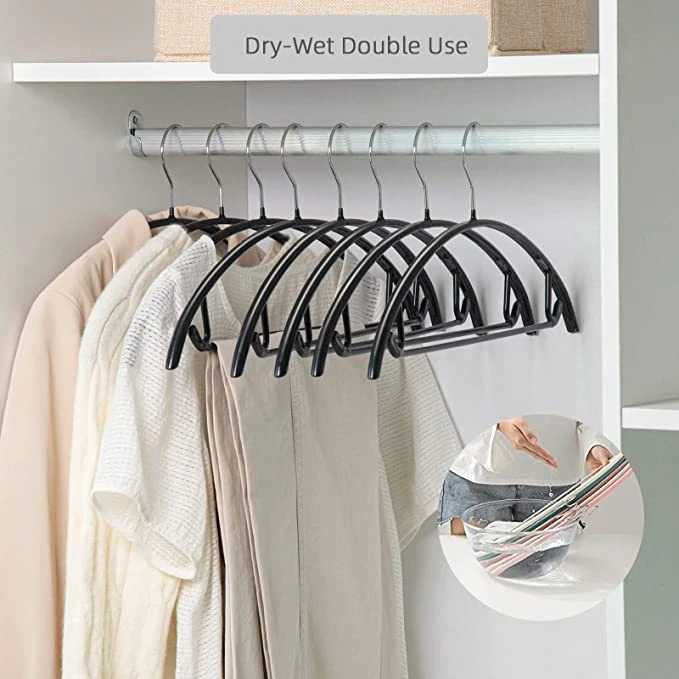 Percha semicircular para ropa sumergida con protecci&oacute;n para hombros
