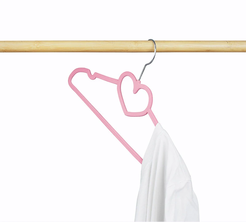 Percha flocada en forma de coraz&oacute;n