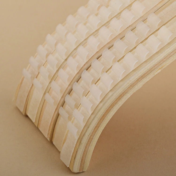 Percha Antideslizante Curva de Madera Laminada